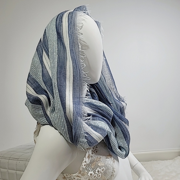 SCARF INFINITY in Blue Monochromatic Tone - Picture 5 of 10